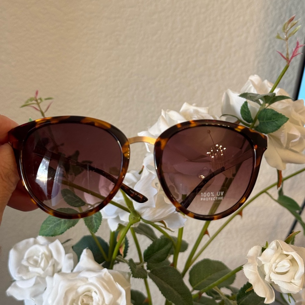 Ann Taylor round sunglasses - Picture 9 of 12
